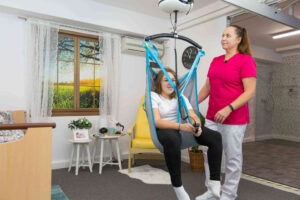 Podnośnik sufitowy dla niepełnosprawnych LUNA MOVER do łazienki